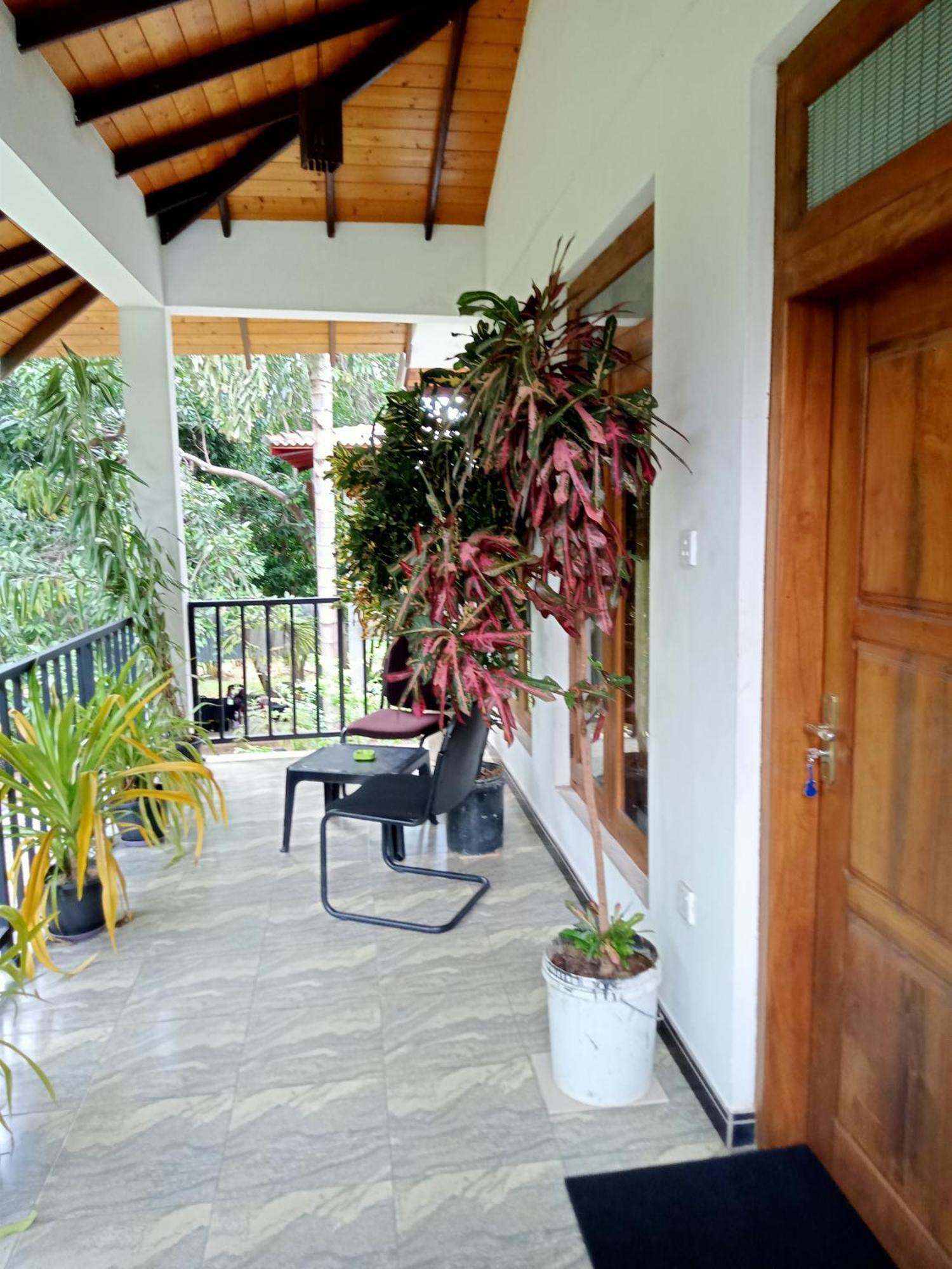 Kithmi Resort 波隆纳鲁沃 外观 照片