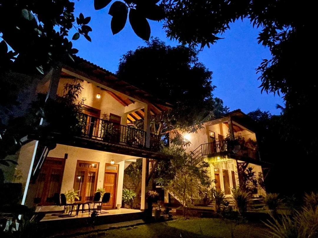 Kithmi Resort 波隆纳鲁沃 外观 照片