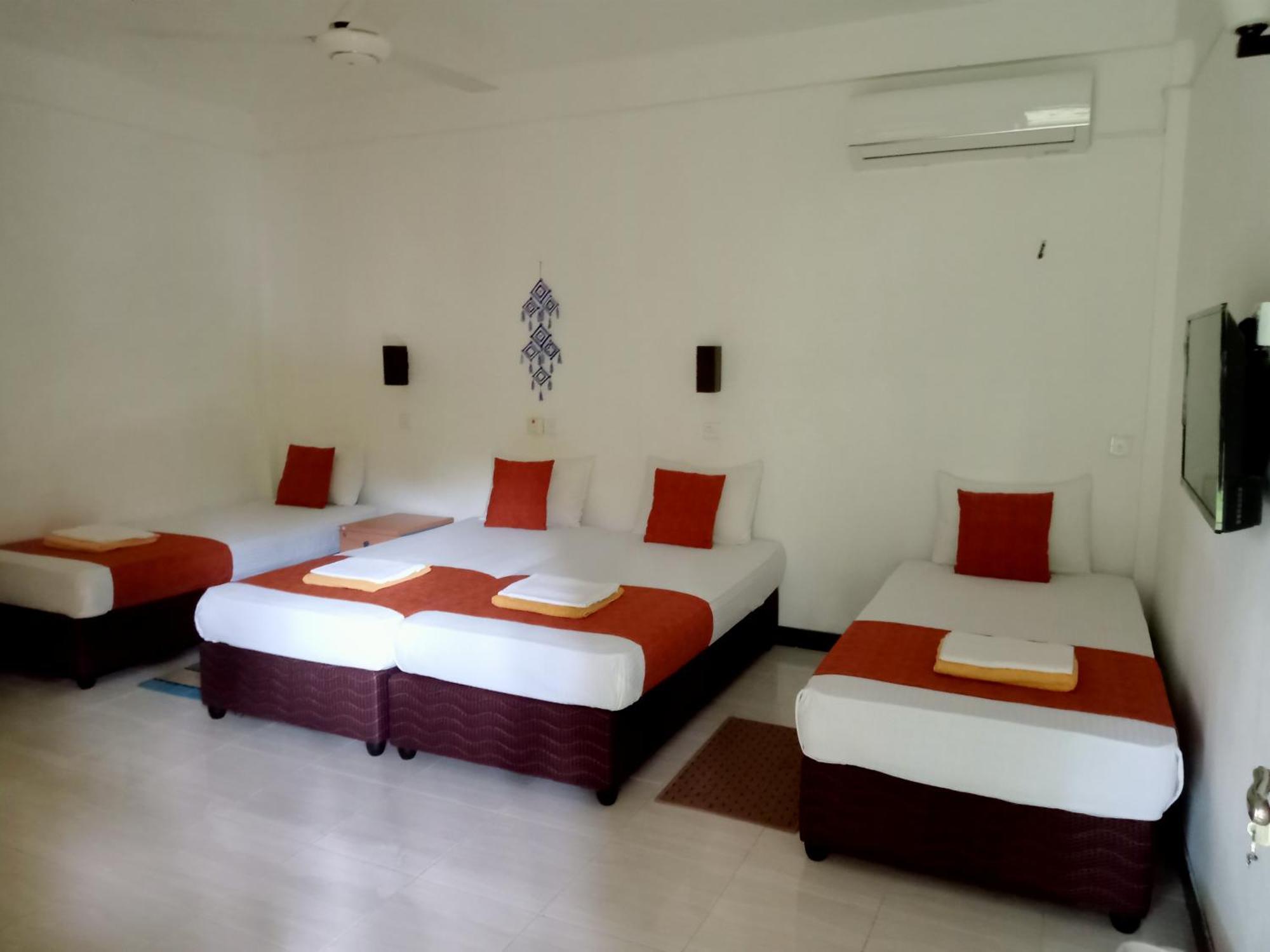 Kithmi Resort 波隆纳鲁沃 外观 照片