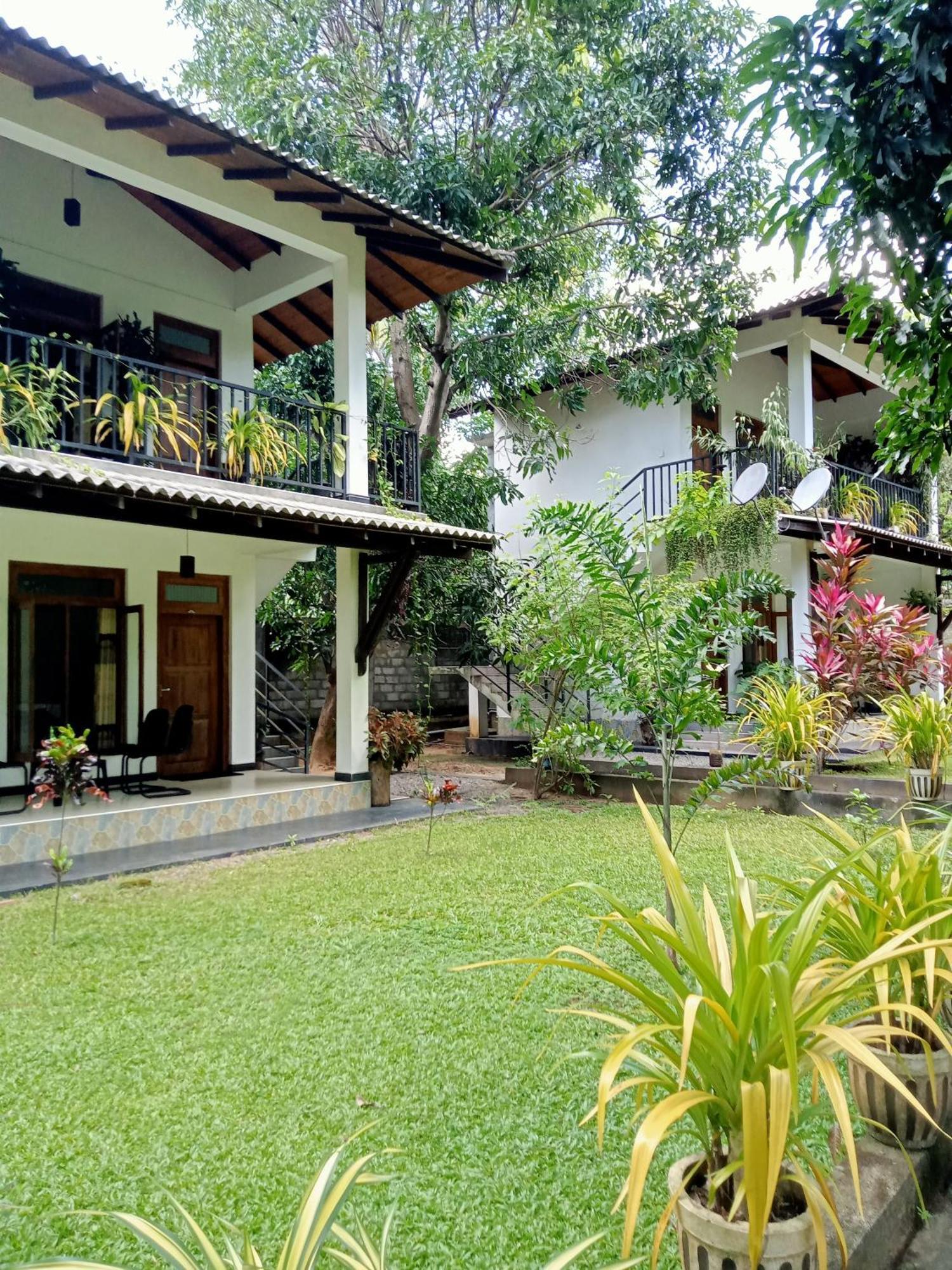 Kithmi Resort 波隆纳鲁沃 外观 照片