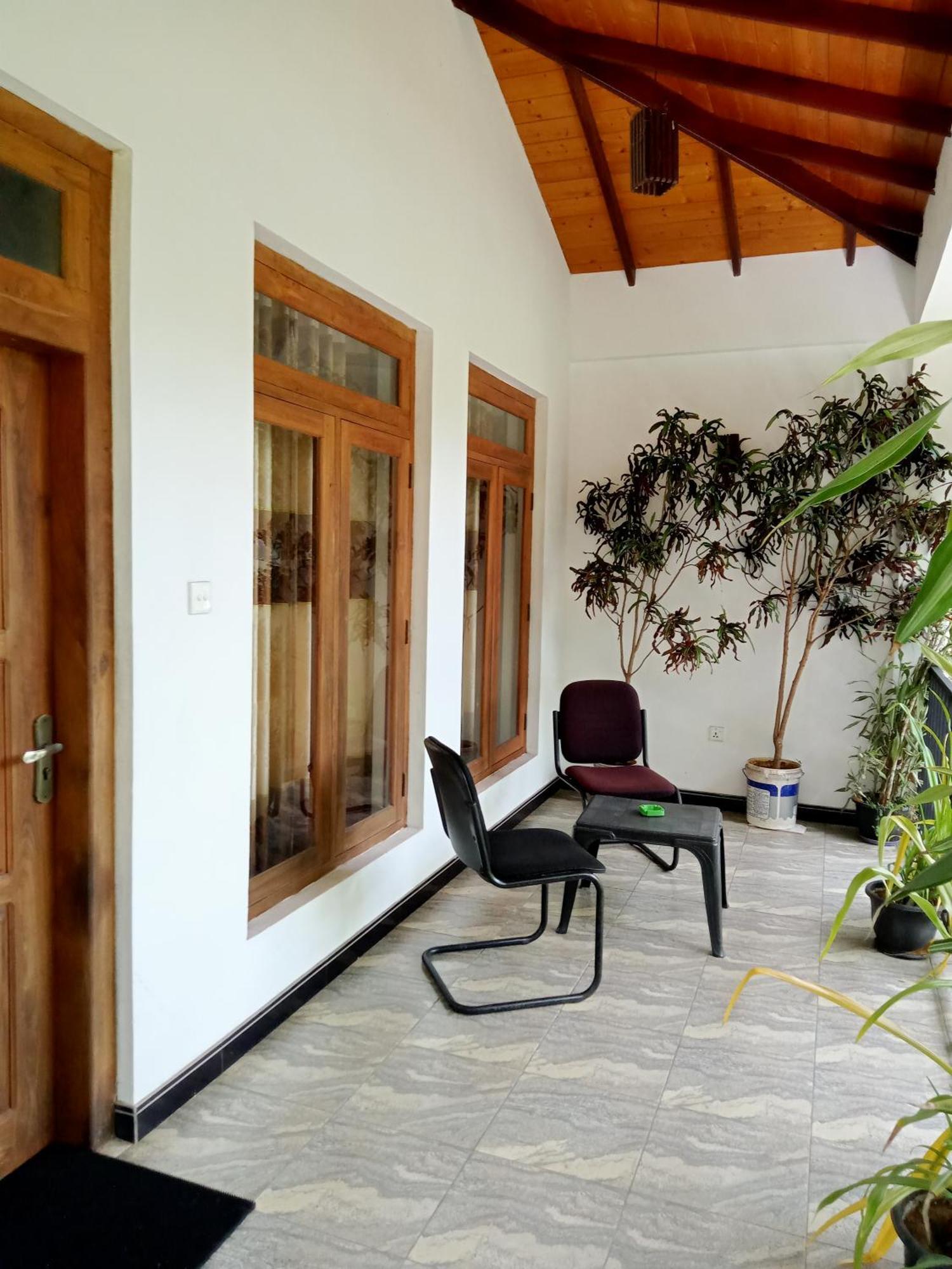 Kithmi Resort 波隆纳鲁沃 外观 照片
